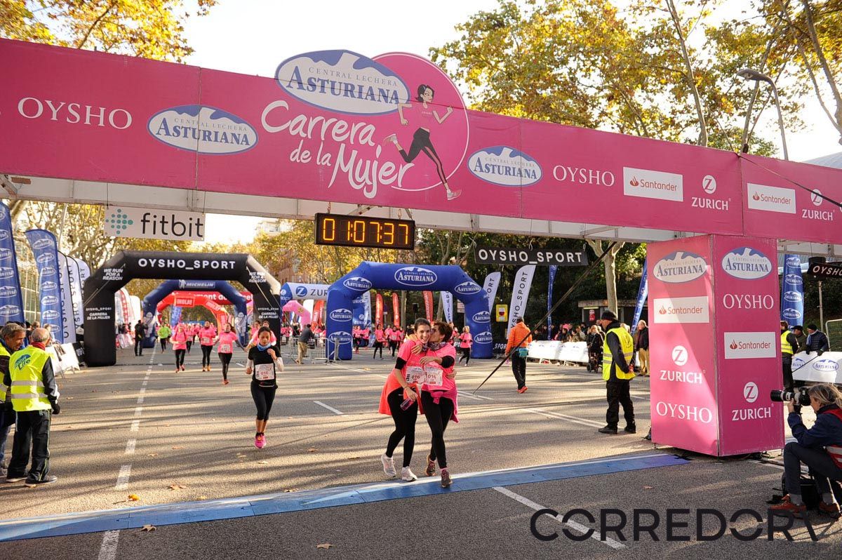 Llegada de la Carrera de la Mujer de Barcelona (ARCO IZQUIERDO 38)