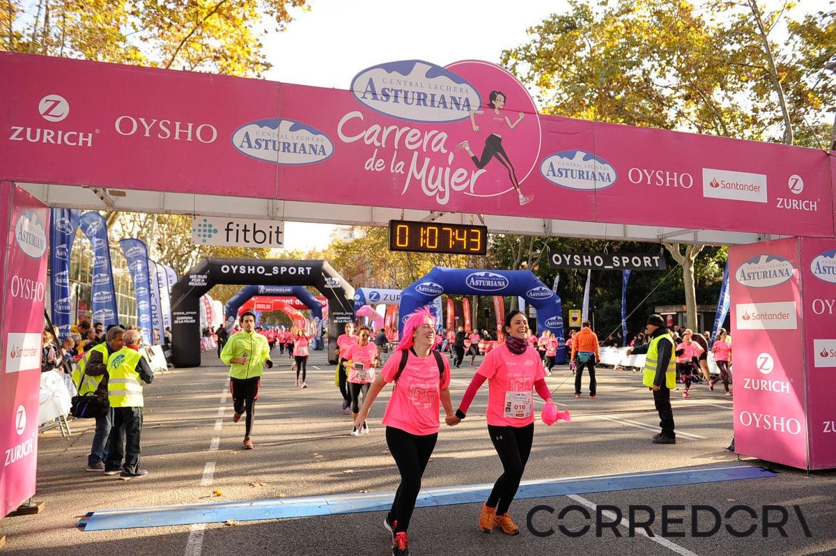 Llegada de la Carrera de la Mujer de Barcelona (ARCO IZQUIERDO 38)