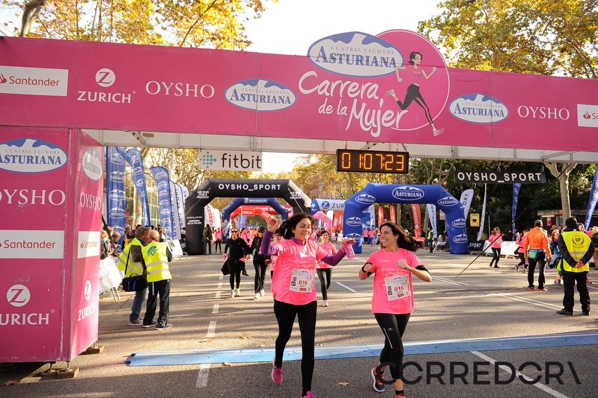Llegada de la Carrera de la Mujer de Barcelona (ARCO IZQUIERDO 37)