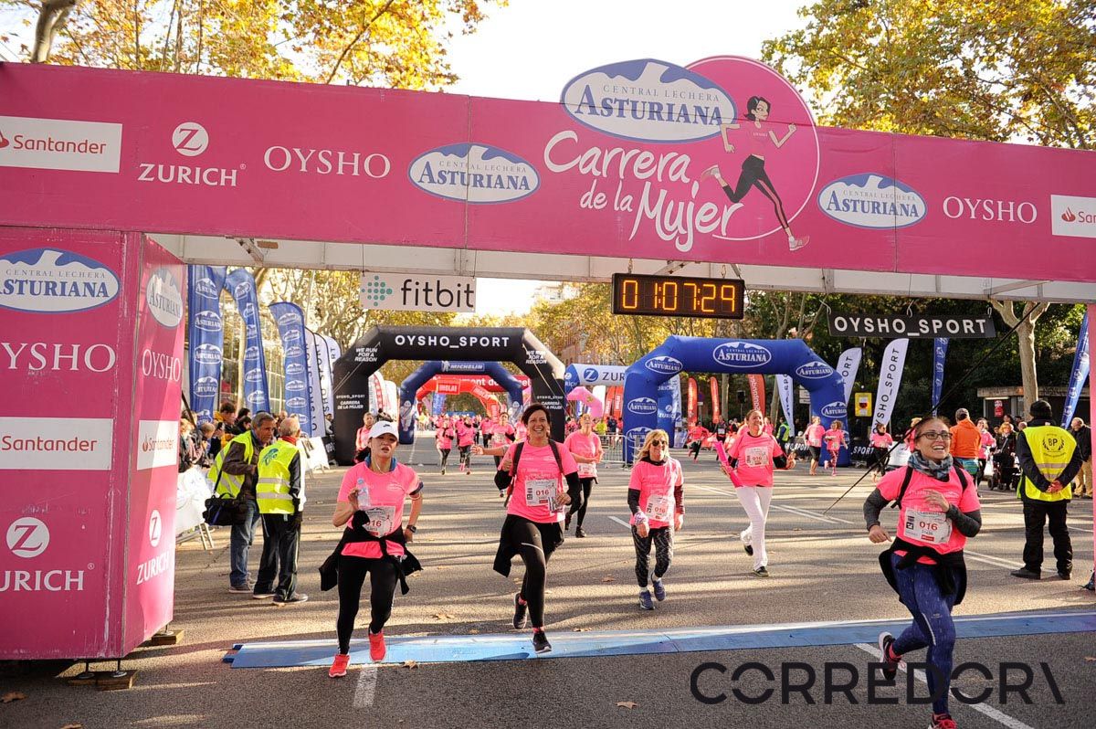Llegada de la Carrera de la Mujer de Barcelona (ARCO IZQUIERDO 38)