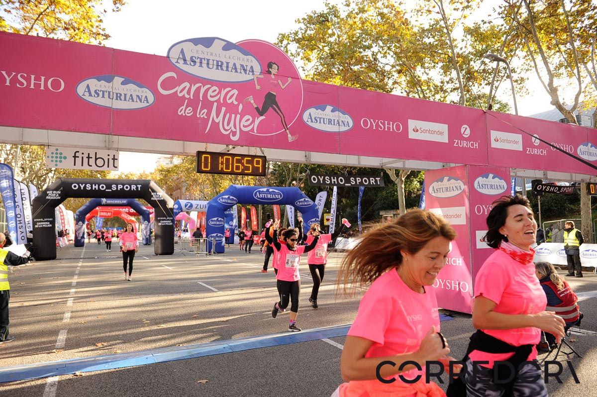Llegada de la Carrera de la Mujer de Barcelona (ARCO IZQUIERDO 37)