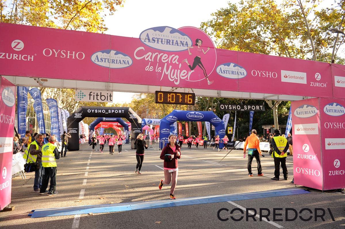Llegada de la Carrera de la Mujer de Barcelona (ARCO IZQUIERDO 37)