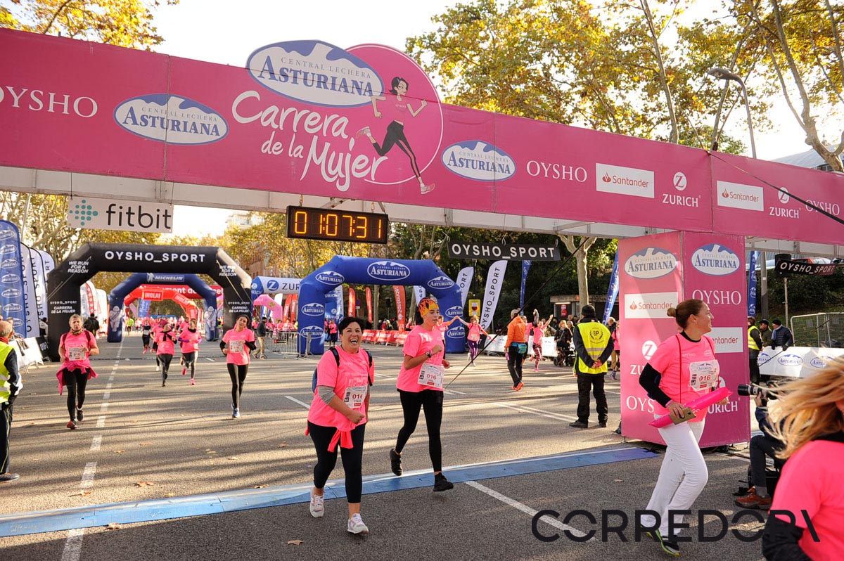Llegada de la Carrera de la Mujer de Barcelona (ARCO IZQUIERDO 38)