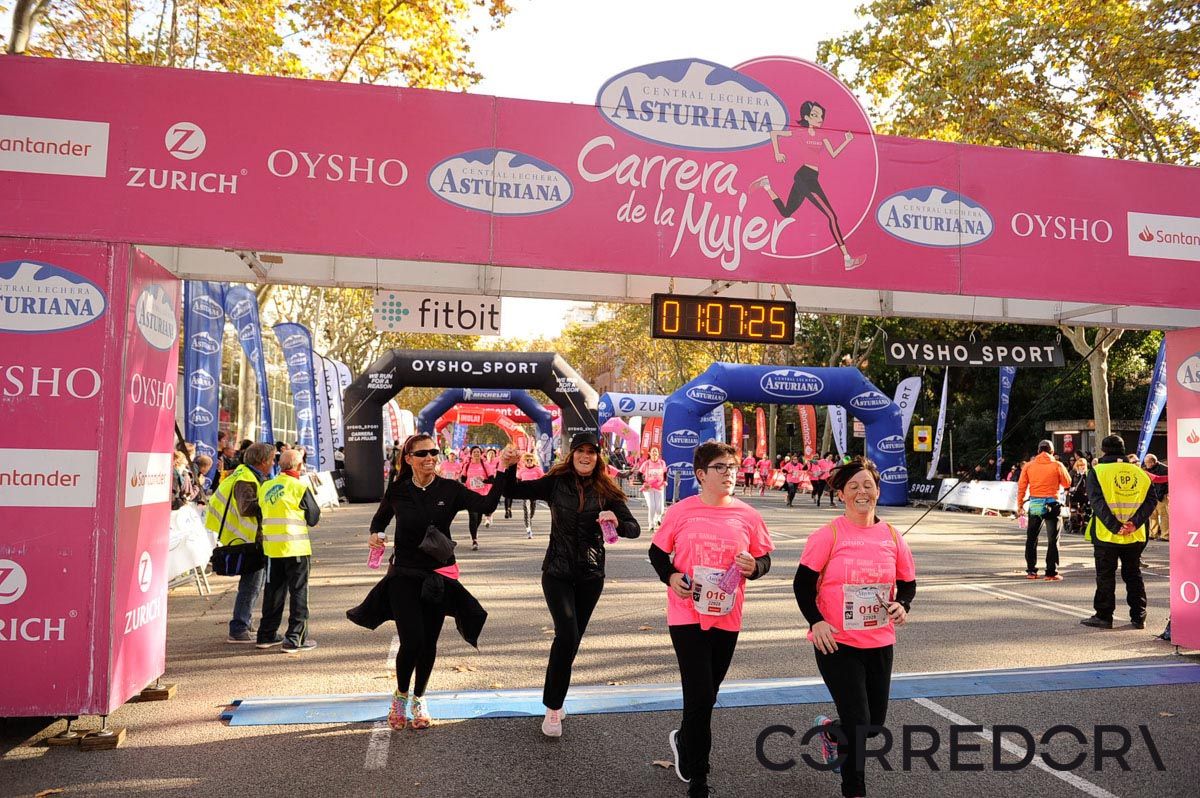 Llegada de la Carrera de la Mujer de Barcelona (ARCO IZQUIERDO 37)