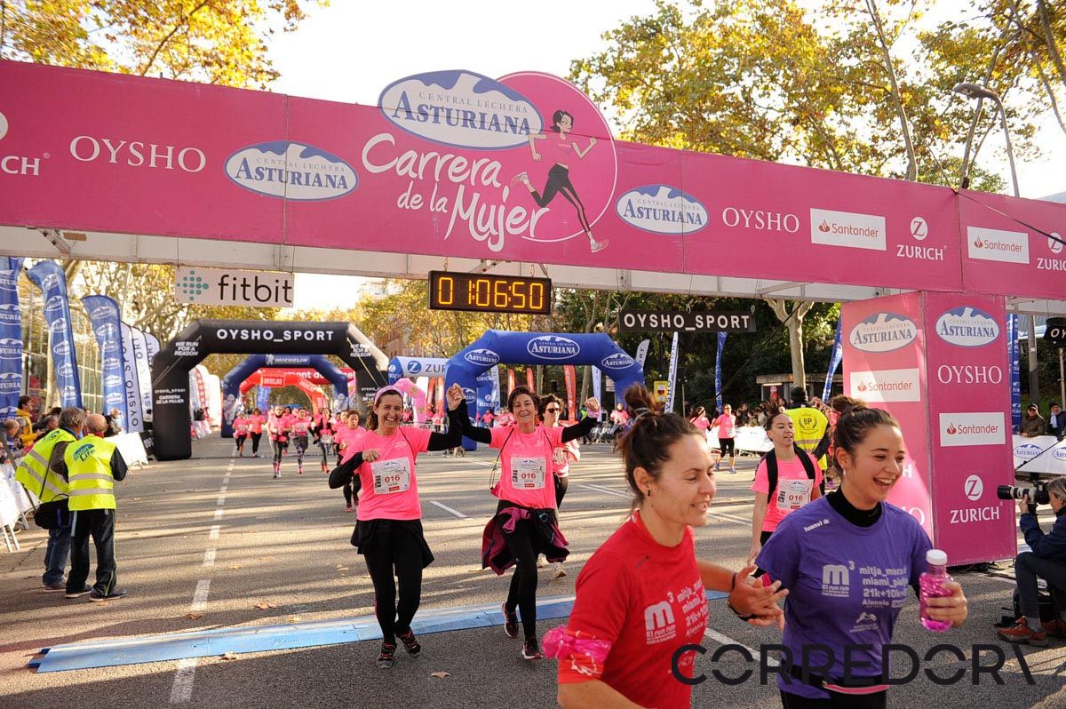 Llegada de la Carrera de la Mujer de Barcelona (ARCO IZQUIERDO 37)