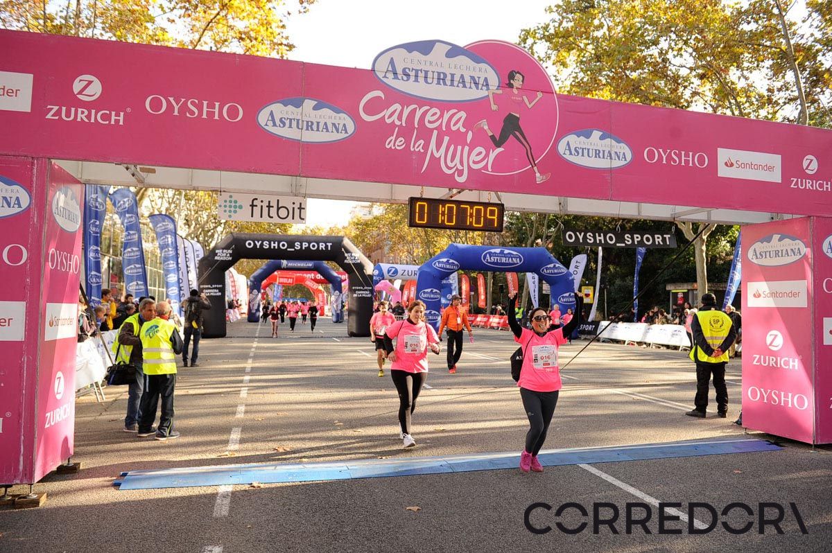 Llegada de la Carrera de la Mujer de Barcelona (ARCO IZQUIERDO 37)