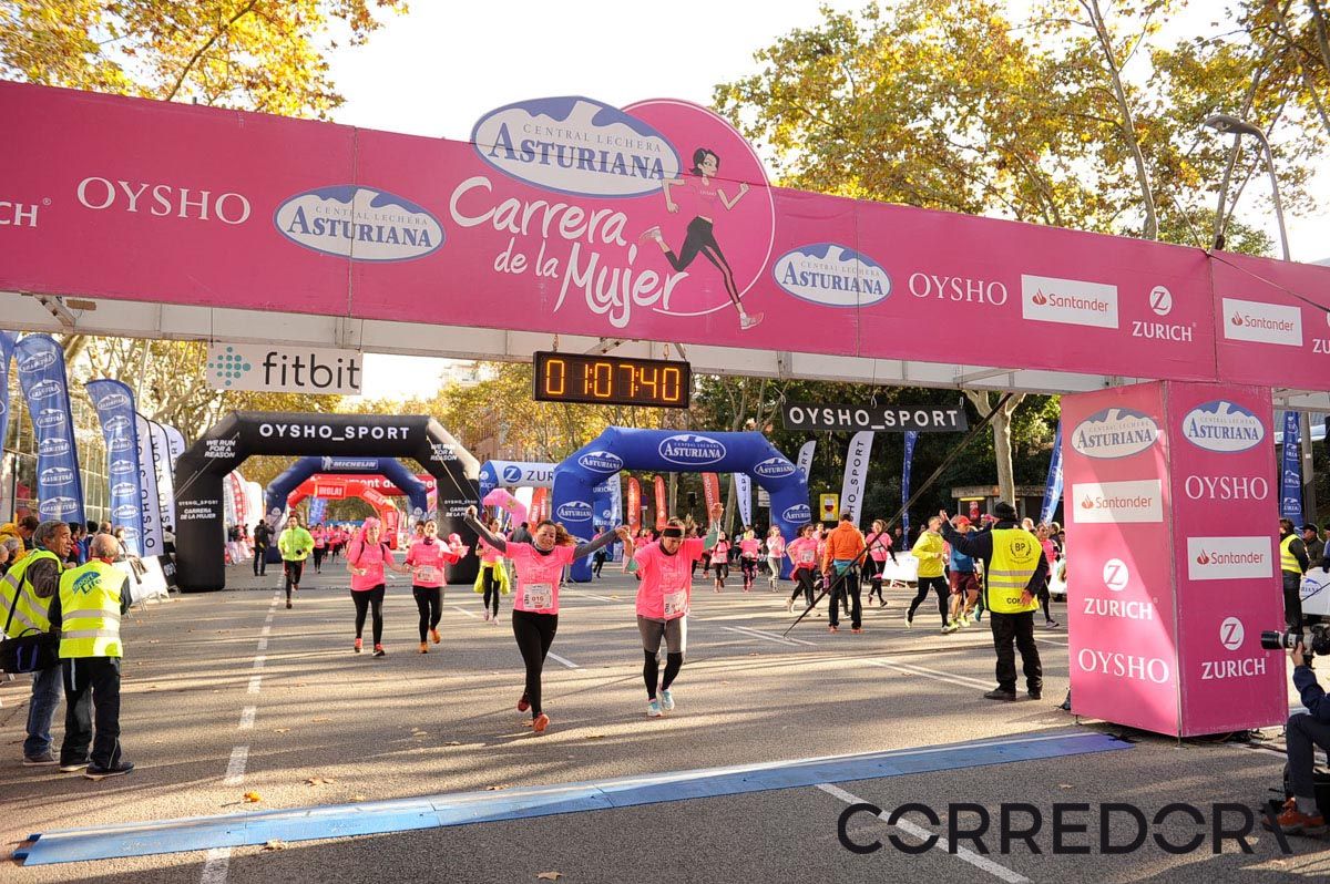 Llegada de la Carrera de la Mujer de Barcelona (ARCO IZQUIERDO 38)