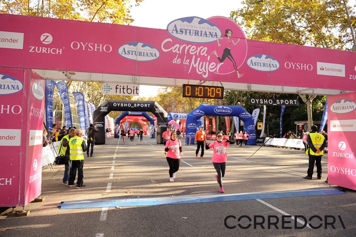 Llegada de la Carrera de la Mujer de Barcelona (ARCO IZQUIERDO 37)