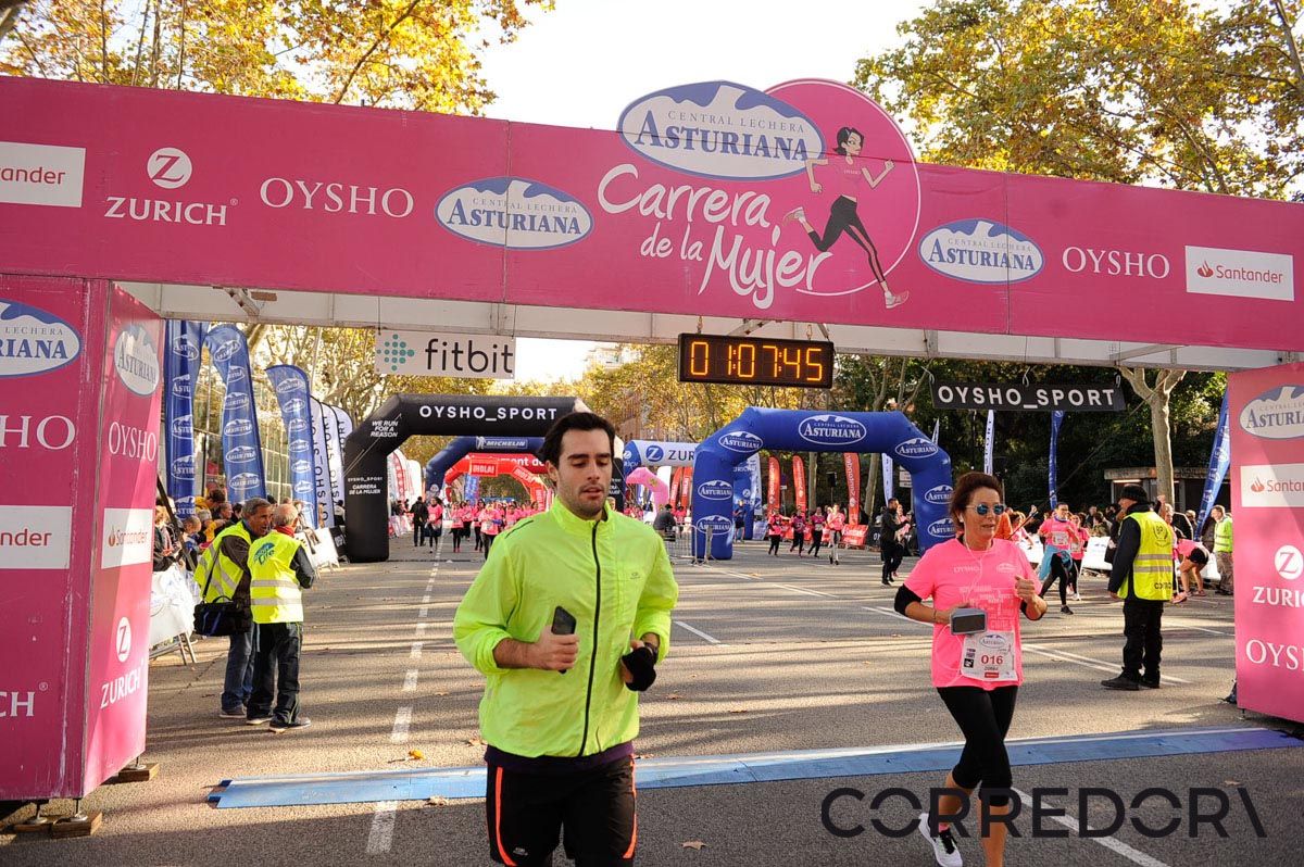 Llegada de la Carrera de la Mujer de Barcelona (ARCO IZQUIERDO 38)