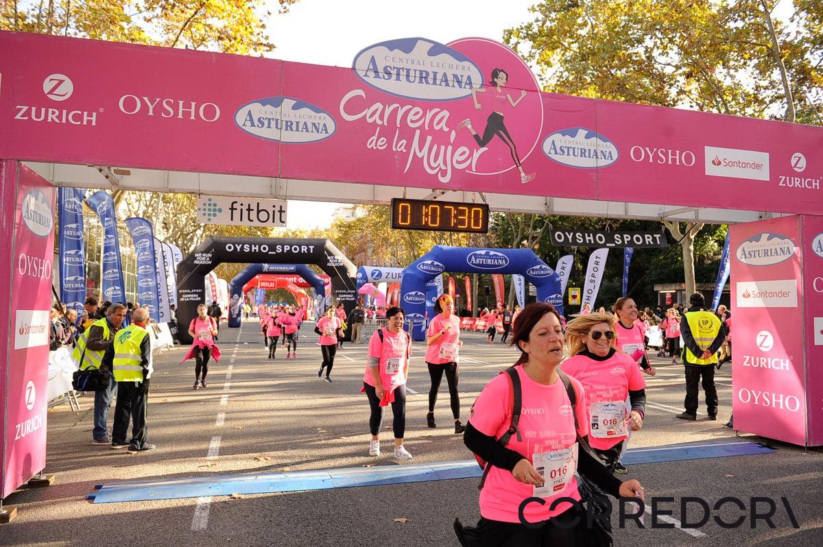 Llegada de la Carrera de la Mujer de Barcelona (ARCO IZQUIERDO 38)