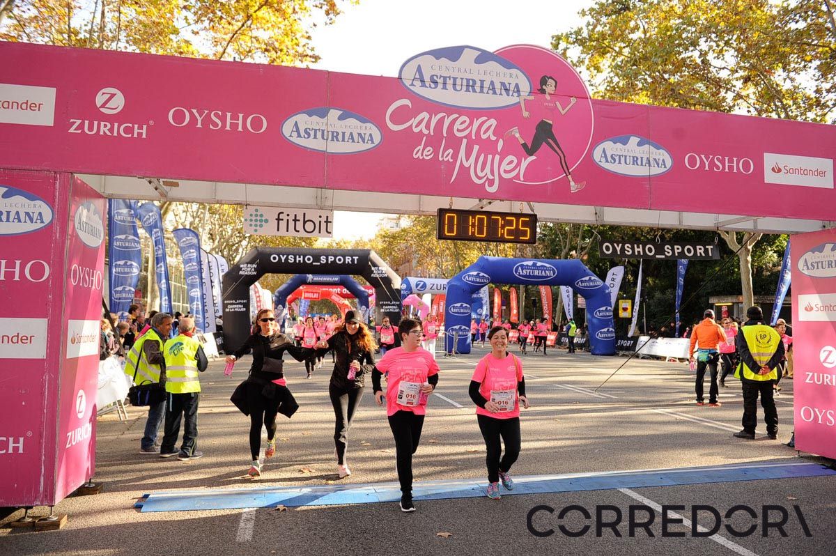 Llegada de la Carrera de la Mujer de Barcelona (ARCO IZQUIERDO 37)