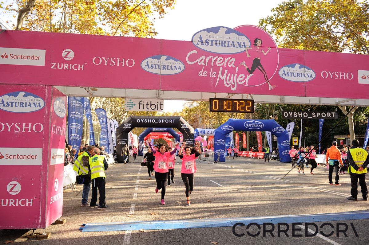 Llegada de la Carrera de la Mujer de Barcelona (ARCO IZQUIERDO 37)