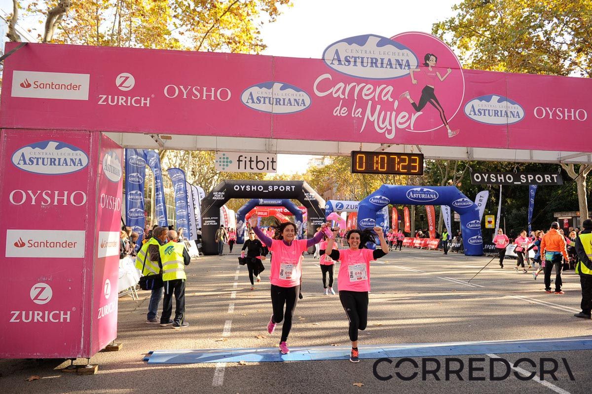 Llegada de la Carrera de la Mujer de Barcelona (ARCO IZQUIERDO 37)