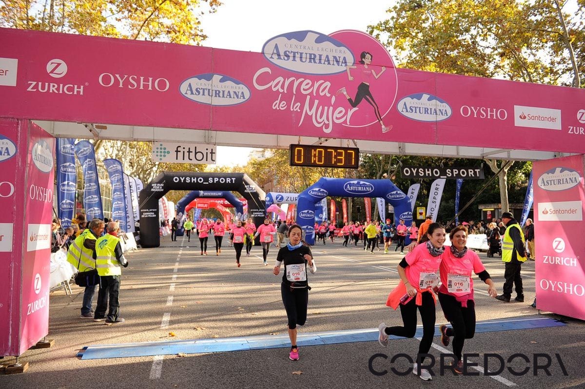Llegada de la Carrera de la Mujer de Barcelona (ARCO IZQUIERDO 38)