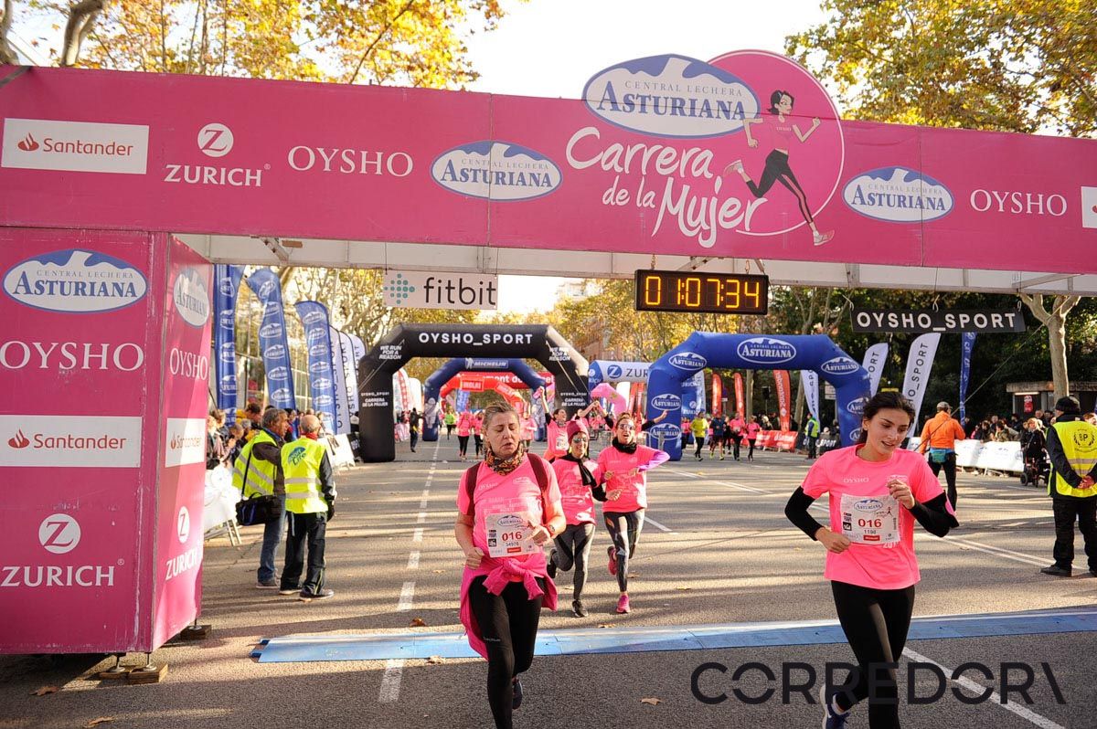 Llegada de la Carrera de la Mujer de Barcelona (ARCO IZQUIERDO 38)