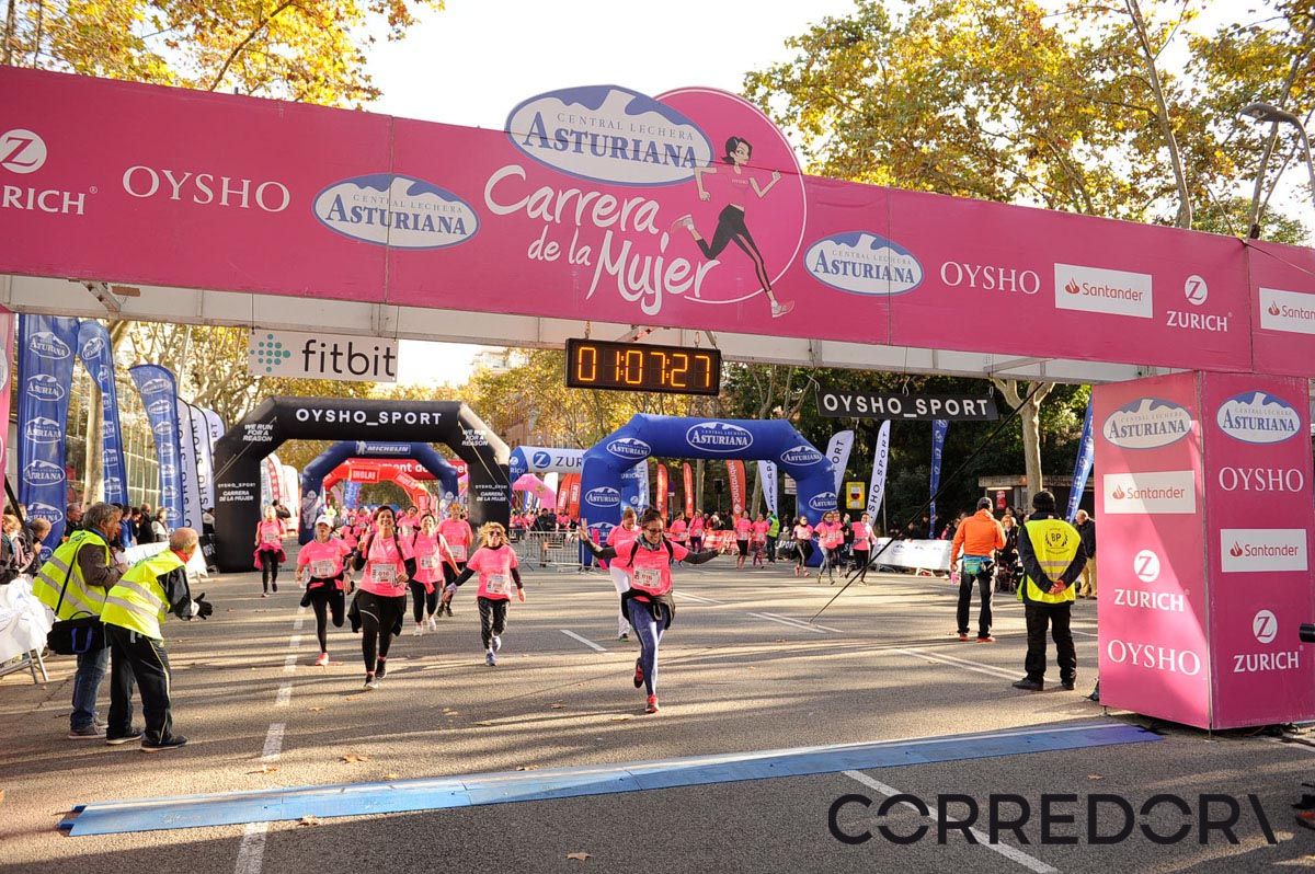 Llegada de la Carrera de la Mujer de Barcelona (ARCO IZQUIERDO 37)