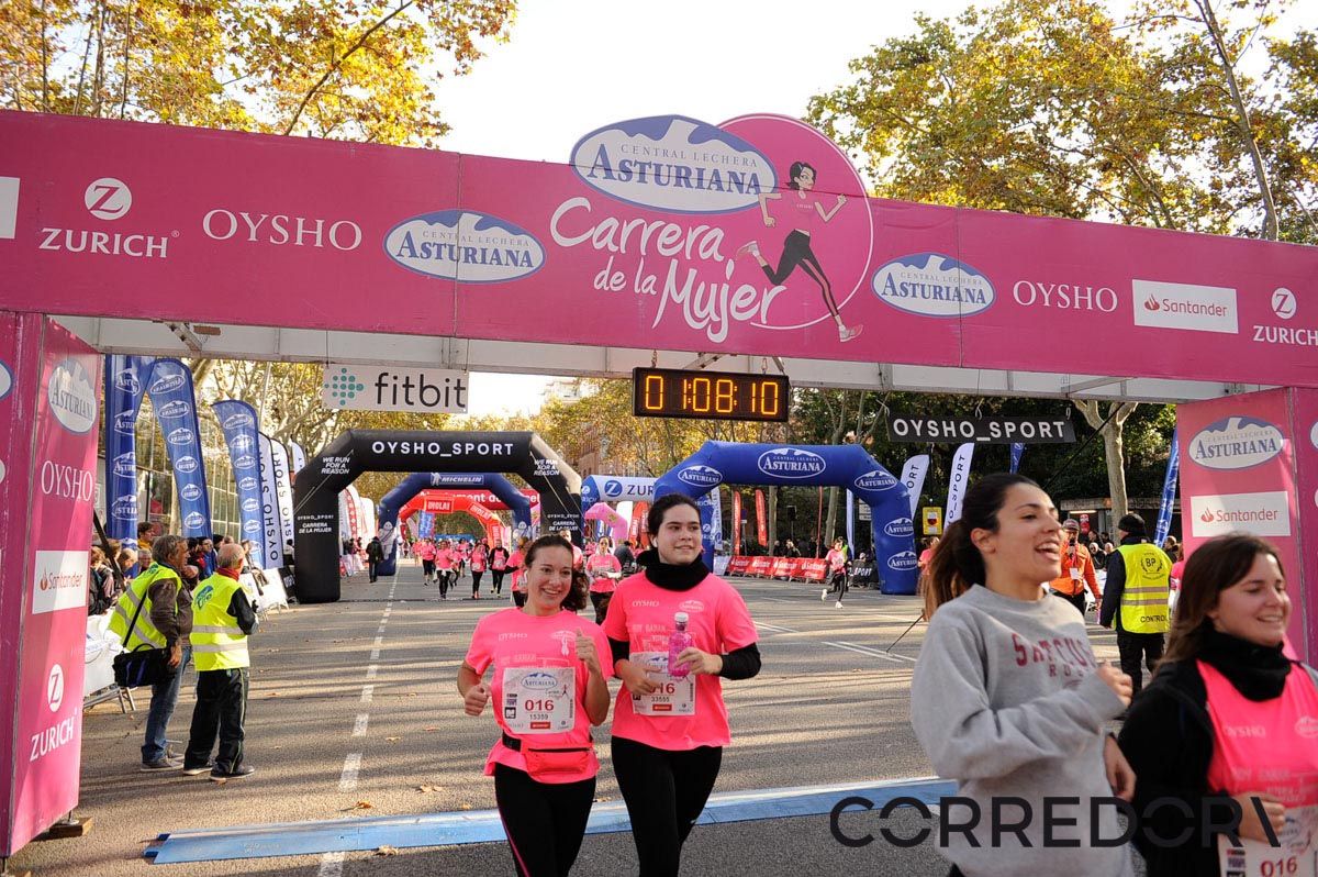 Llegada de la Carrera de la Mujer de Barcelona (ARCO IZQUIERDO 39)