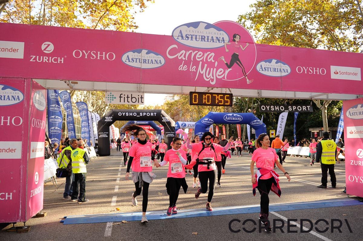 Llegada de la Carrera de la Mujer de Barcelona (ARCO IZQUIERDO 38)
