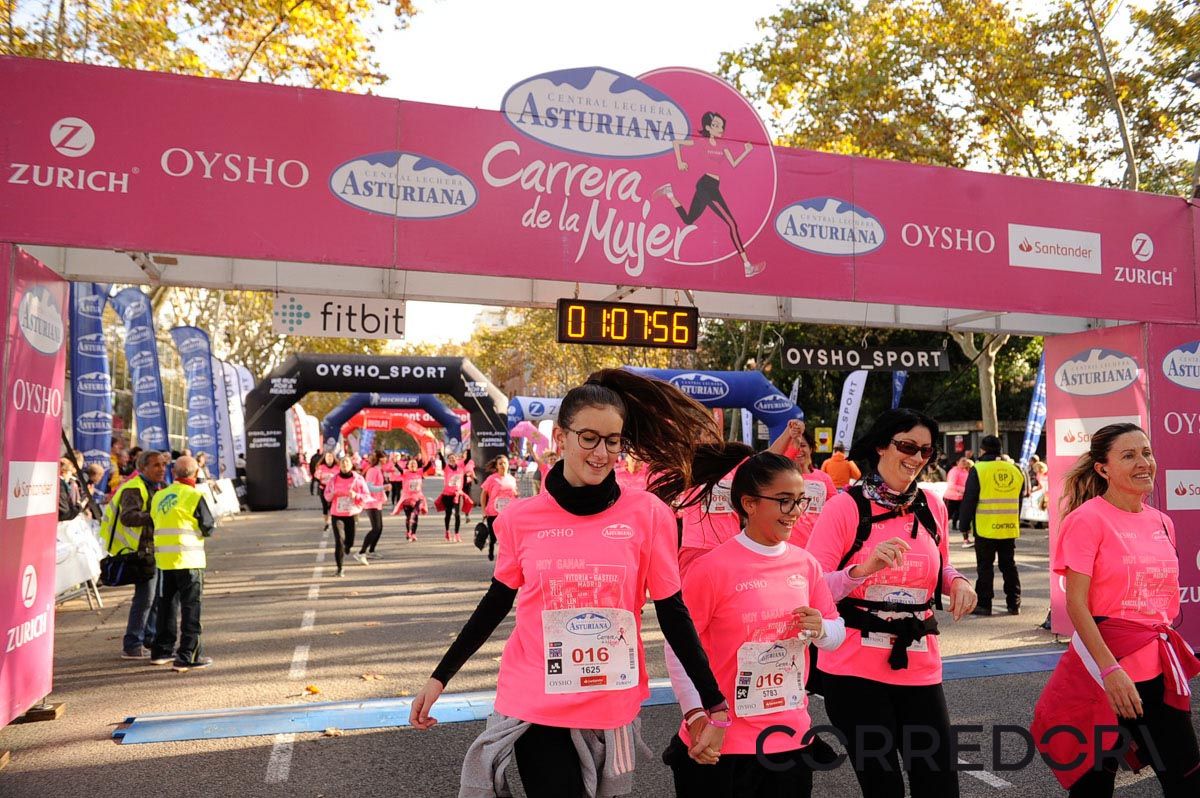 Llegada de la Carrera de la Mujer de Barcelona (ARCO IZQUIERDO 38)