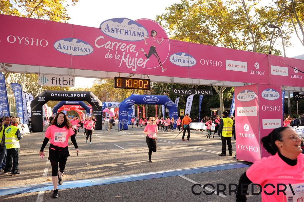 Llegada de la Carrera de la Mujer de Barcelona (ARCO IZQUIERDO 39)