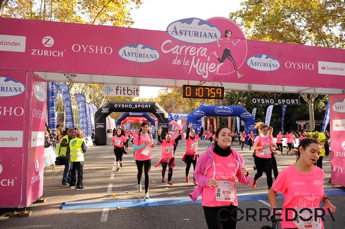Llegada de la Carrera de la Mujer de Barcelona (ARCO IZQUIERDO 38)