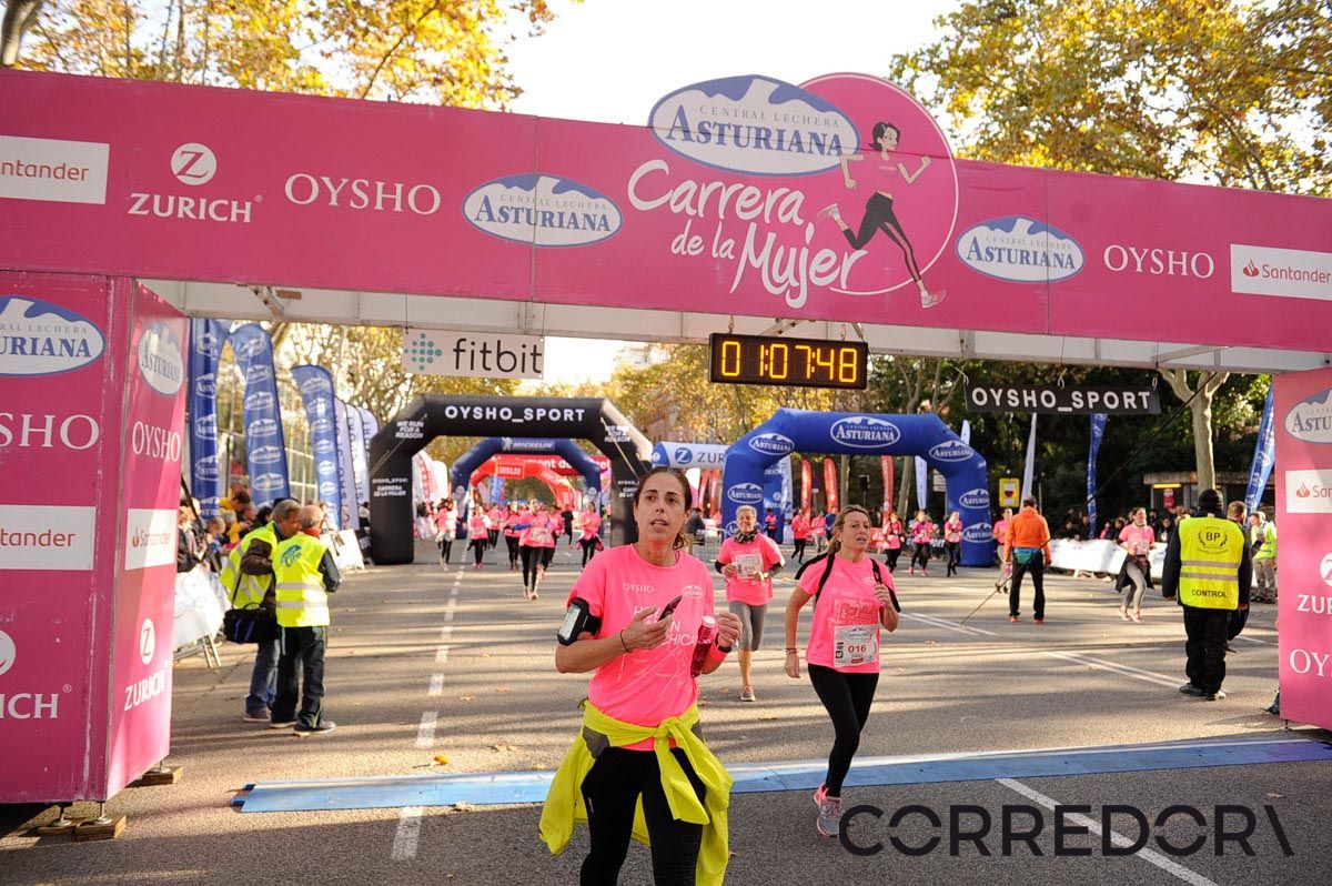 Llegada de la Carrera de la Mujer de Barcelona (ARCO IZQUIERDO 38)