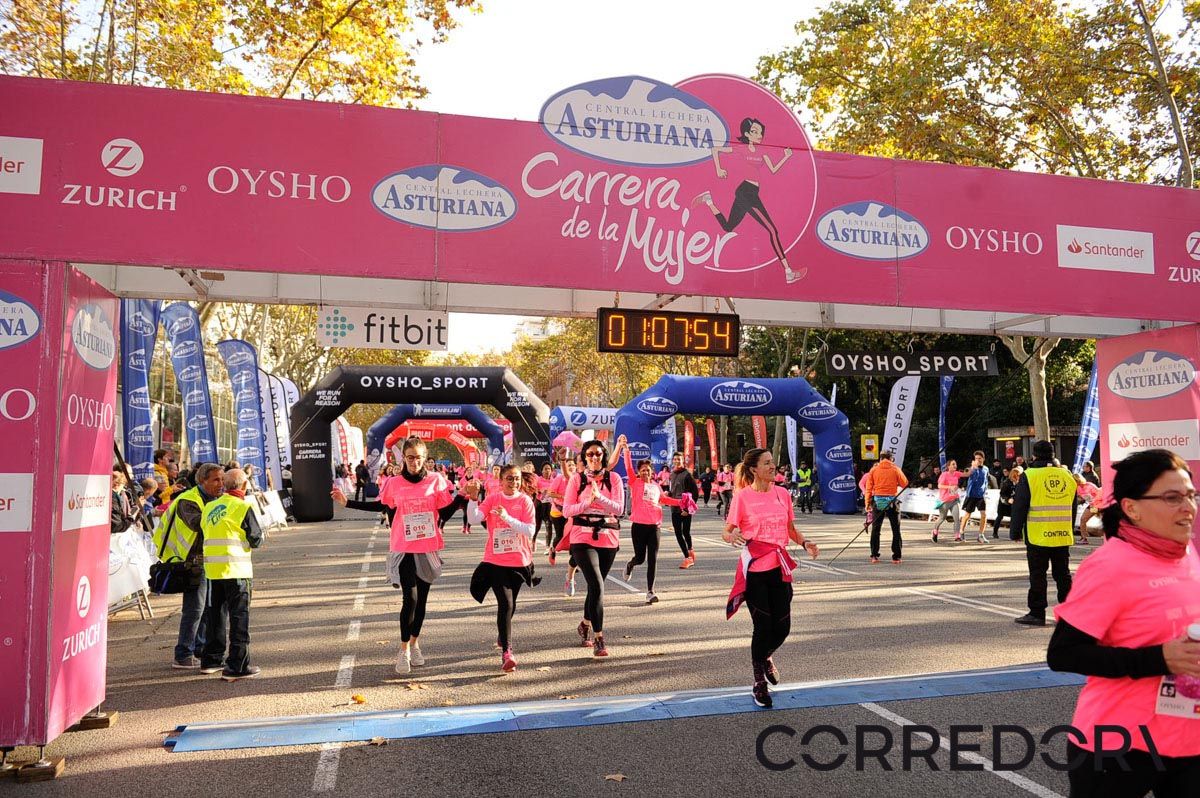 Llegada de la Carrera de la Mujer de Barcelona (ARCO IZQUIERDO 38)