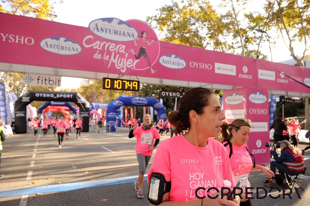 Llegada de la Carrera de la Mujer de Barcelona (ARCO IZQUIERDO 38)