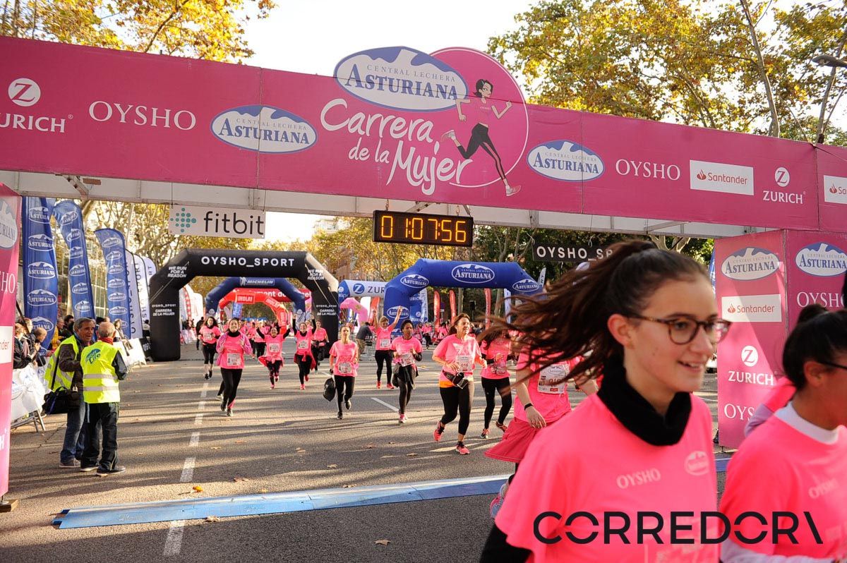Llegada de la Carrera de la Mujer de Barcelona (ARCO IZQUIERDO 38)