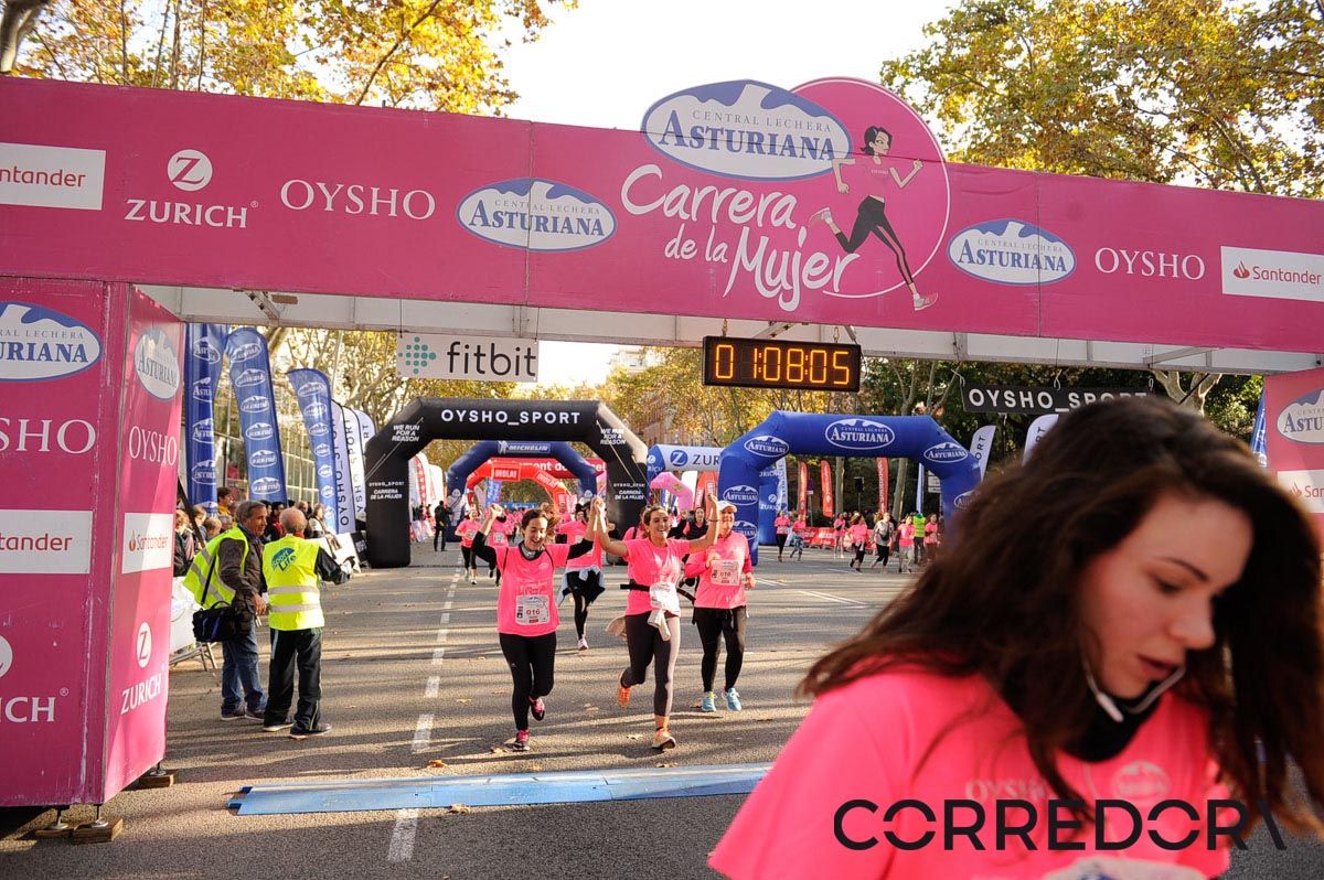 Llegada de la Carrera de la Mujer de Barcelona (ARCO IZQUIERDO 39)