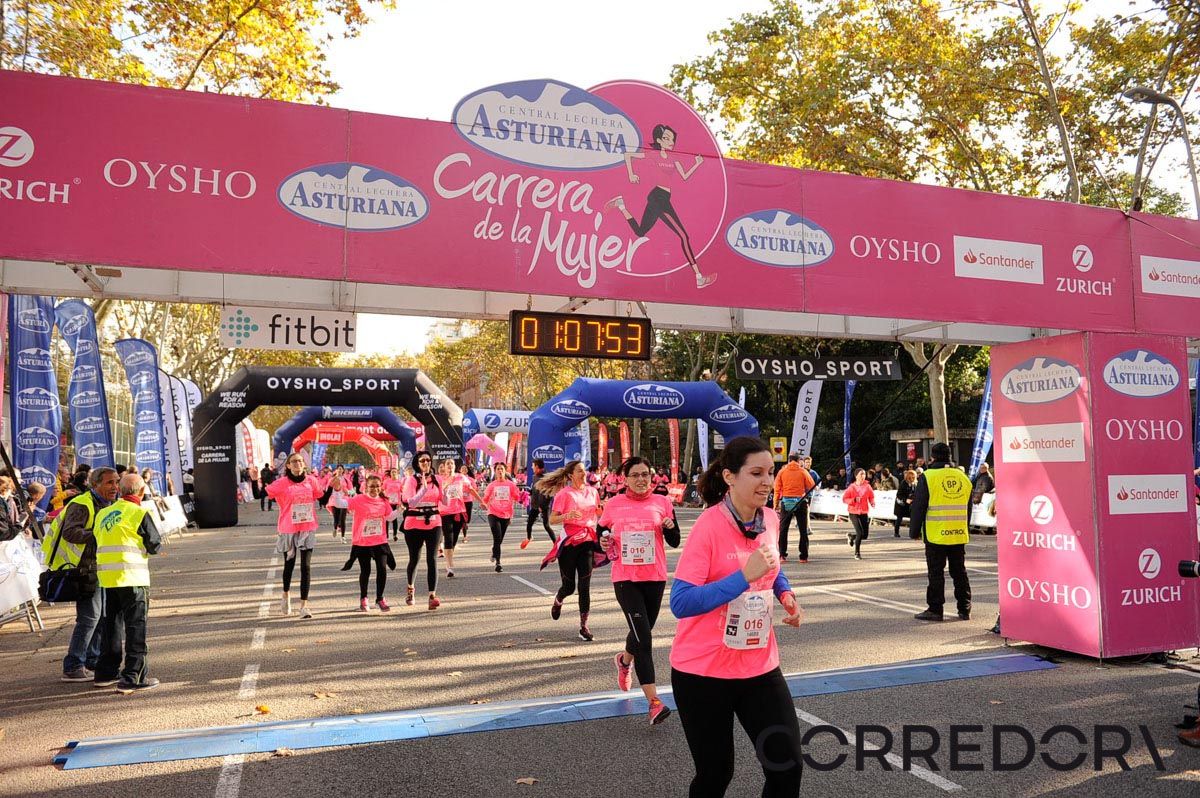 Llegada de la Carrera de la Mujer de Barcelona (ARCO IZQUIERDO 38)