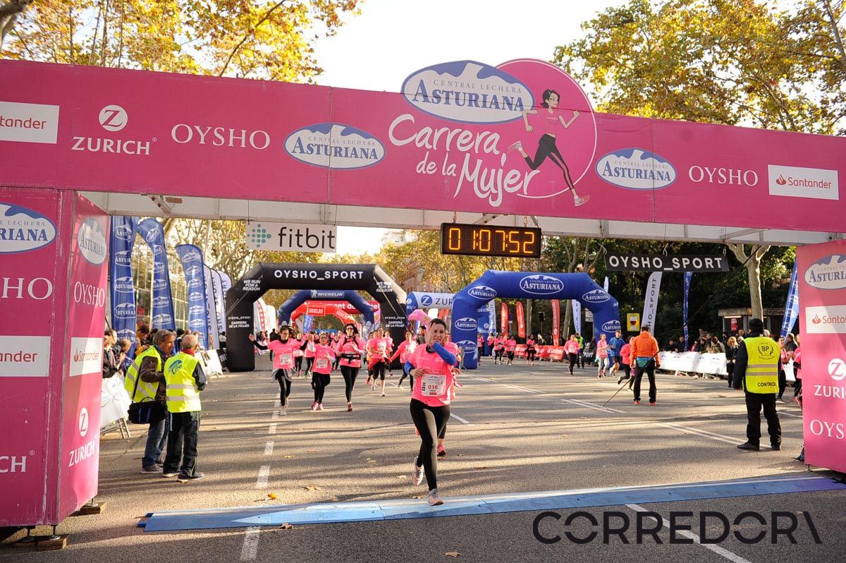 Llegada de la Carrera de la Mujer de Barcelona (ARCO IZQUIERDO 38)