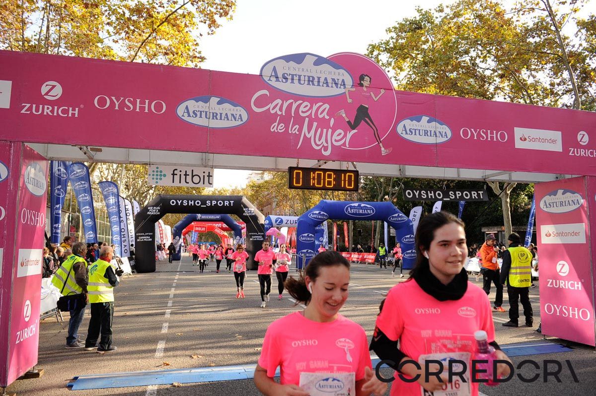Llegada de la Carrera de la Mujer de Barcelona (ARCO IZQUIERDO 39)