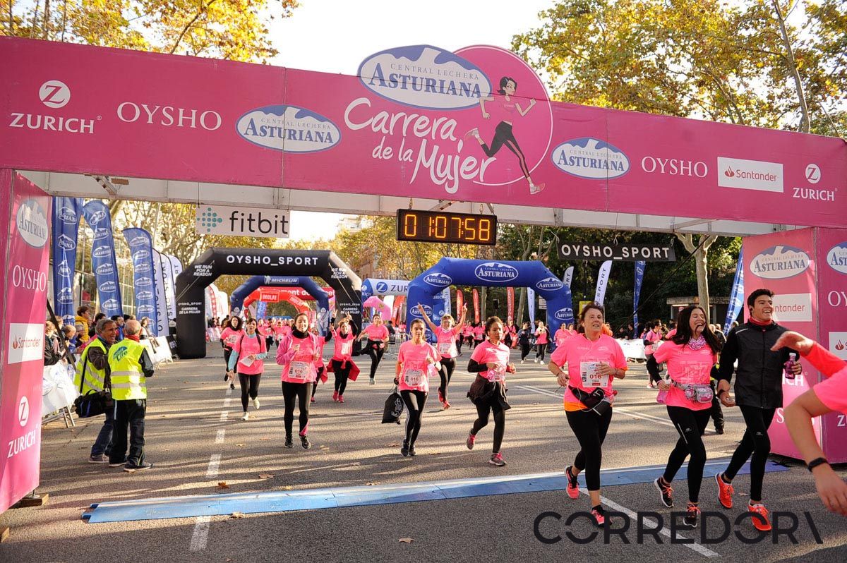 Llegada de la Carrera de la Mujer de Barcelona (ARCO IZQUIERDO 38)