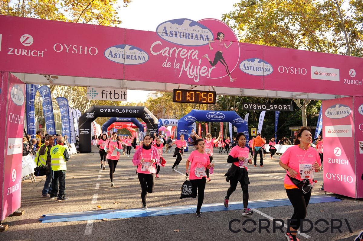 Llegada de la Carrera de la Mujer de Barcelona (ARCO IZQUIERDO 38)