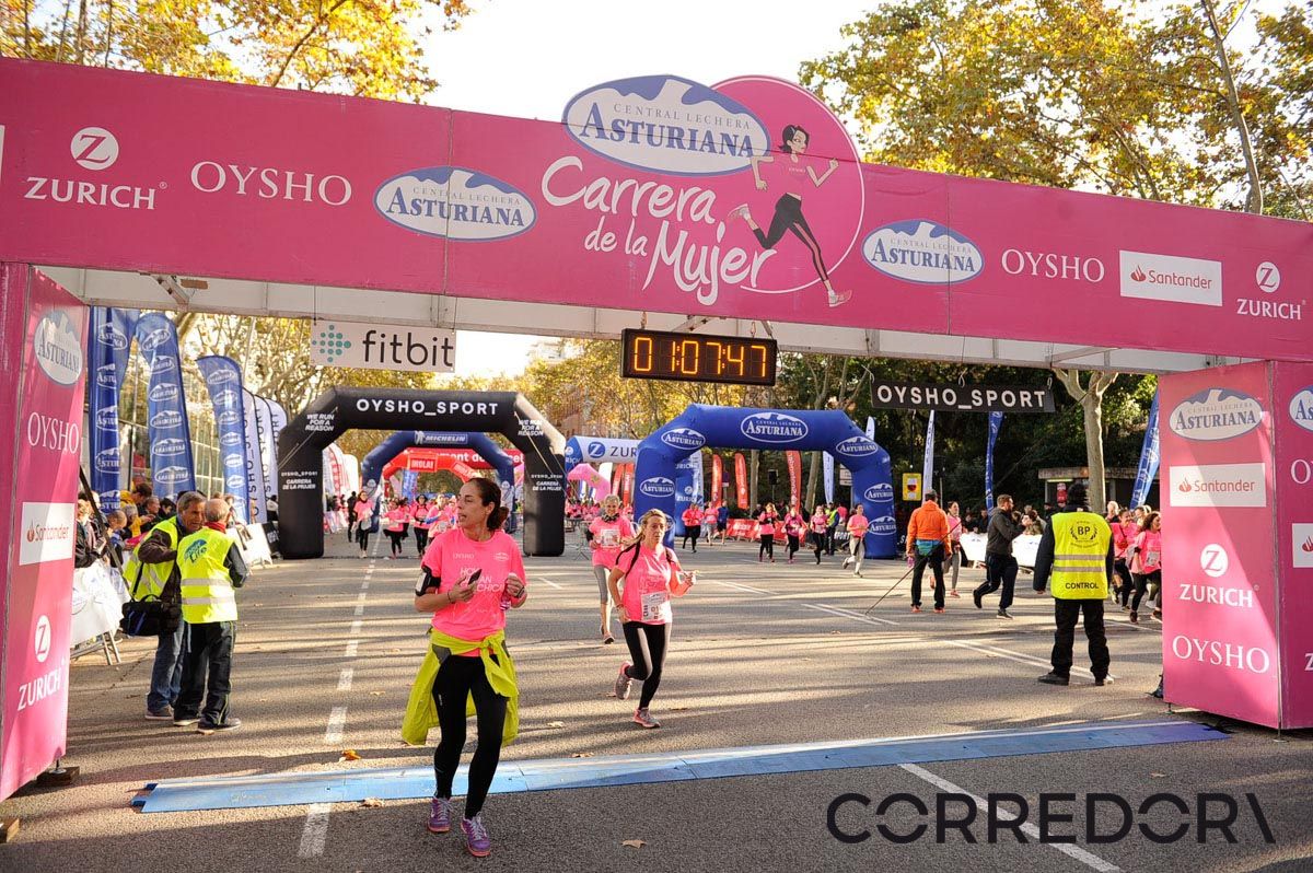Llegada de la Carrera de la Mujer de Barcelona (ARCO IZQUIERDO 38)