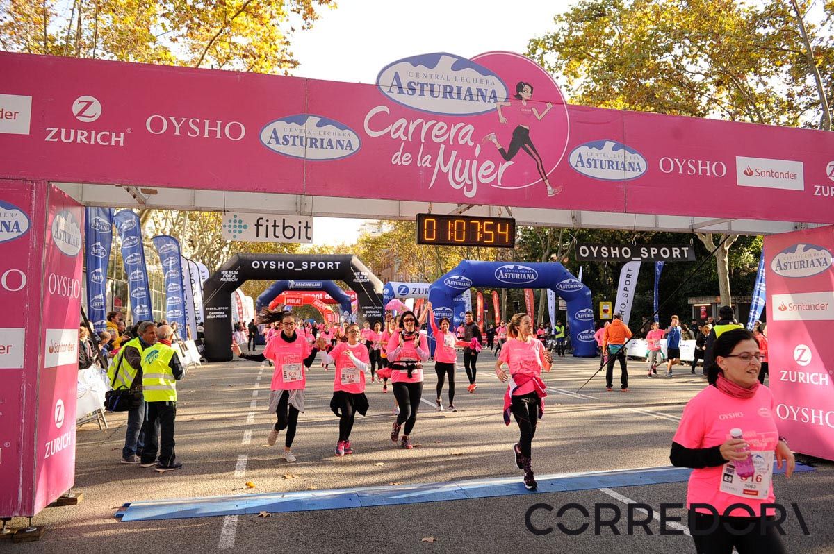Llegada de la Carrera de la Mujer de Barcelona (ARCO IZQUIERDO 38)