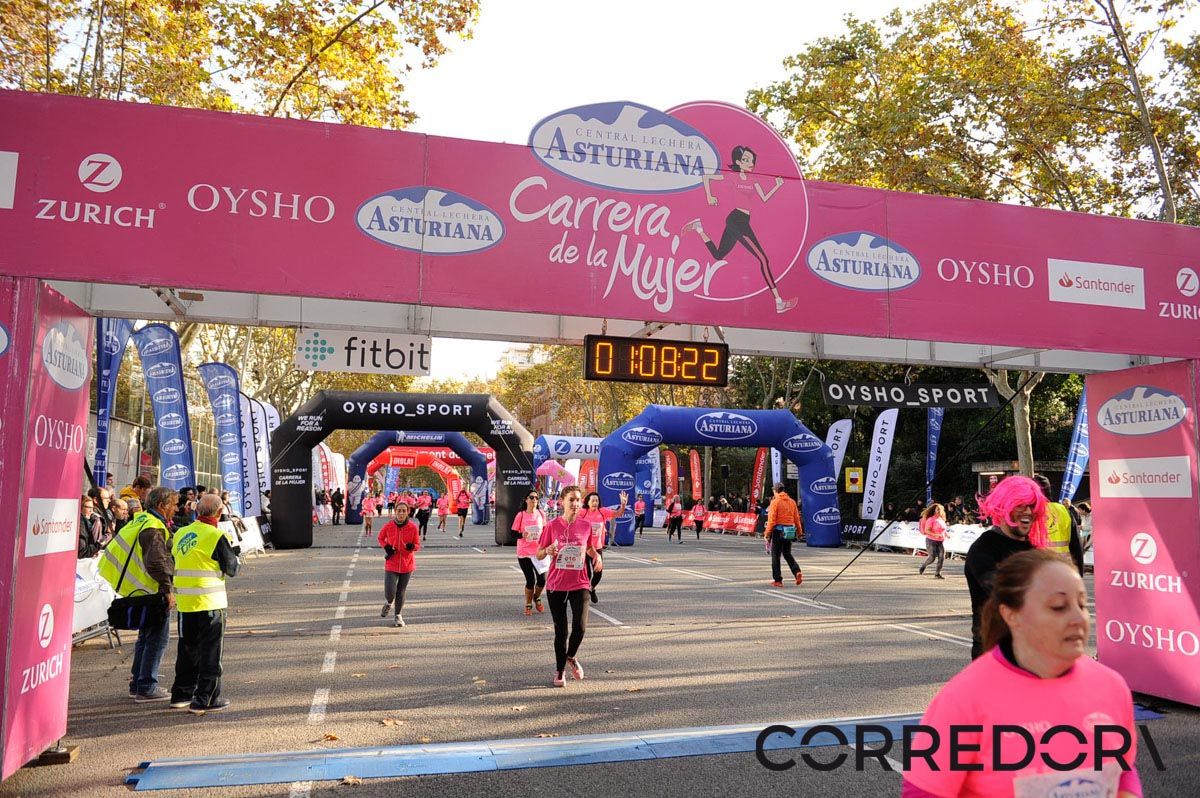 Llegada de la Carrera de la Mujer de Barcelona (ARCO IZQUIERDO 39)
