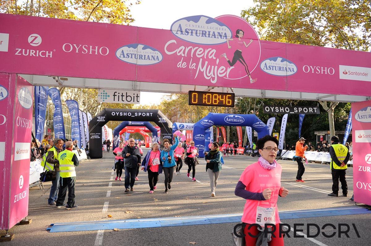 Llegada de la Carrera de la Mujer de Barcelona (ARCO IZQUIERDO 39)
