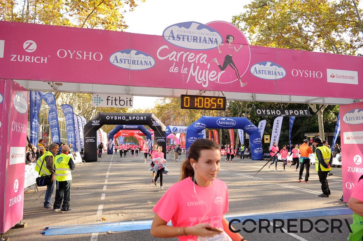 Llegada de la Carrera de la Mujer de Barcelona (ARCO IZQUIERDO 40)