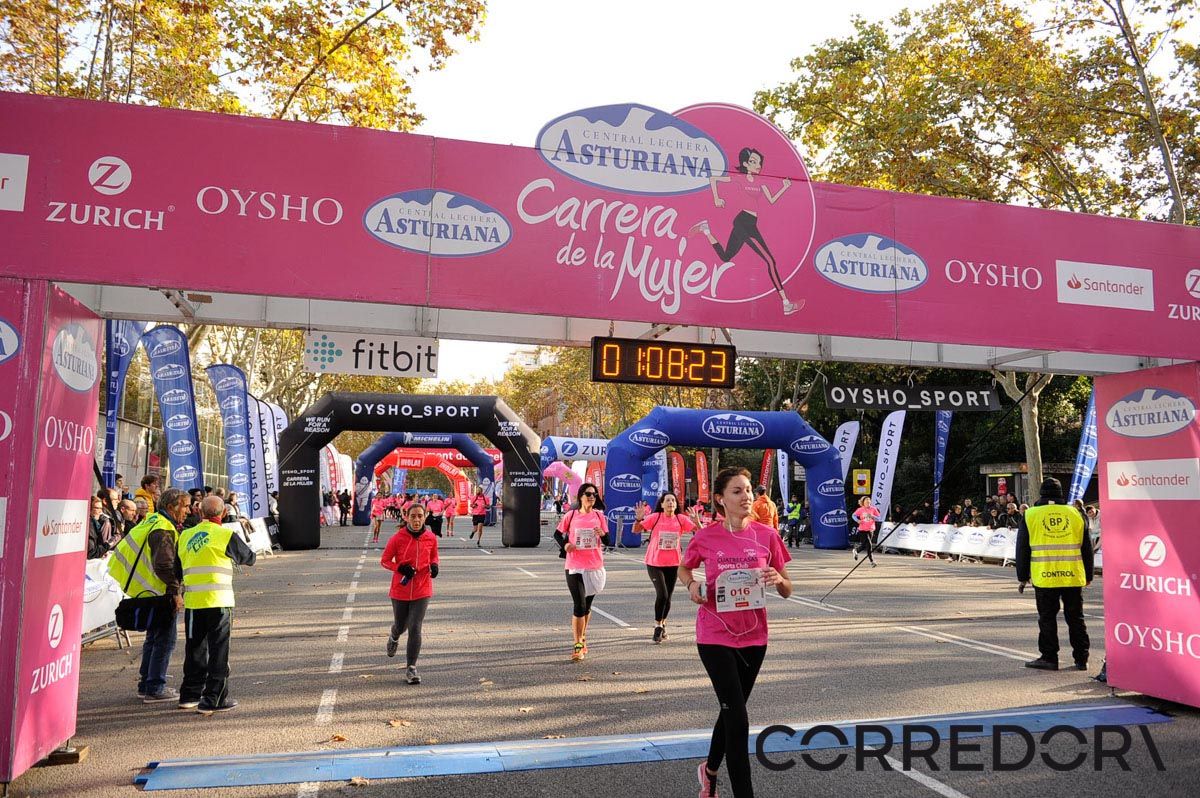 Llegada de la Carrera de la Mujer de Barcelona (ARCO IZQUIERDO 39)
