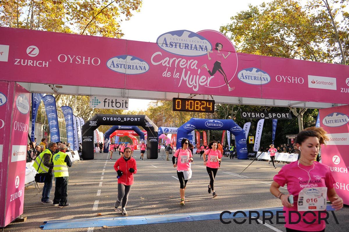 Llegada de la Carrera de la Mujer de Barcelona (ARCO IZQUIERDO 39)