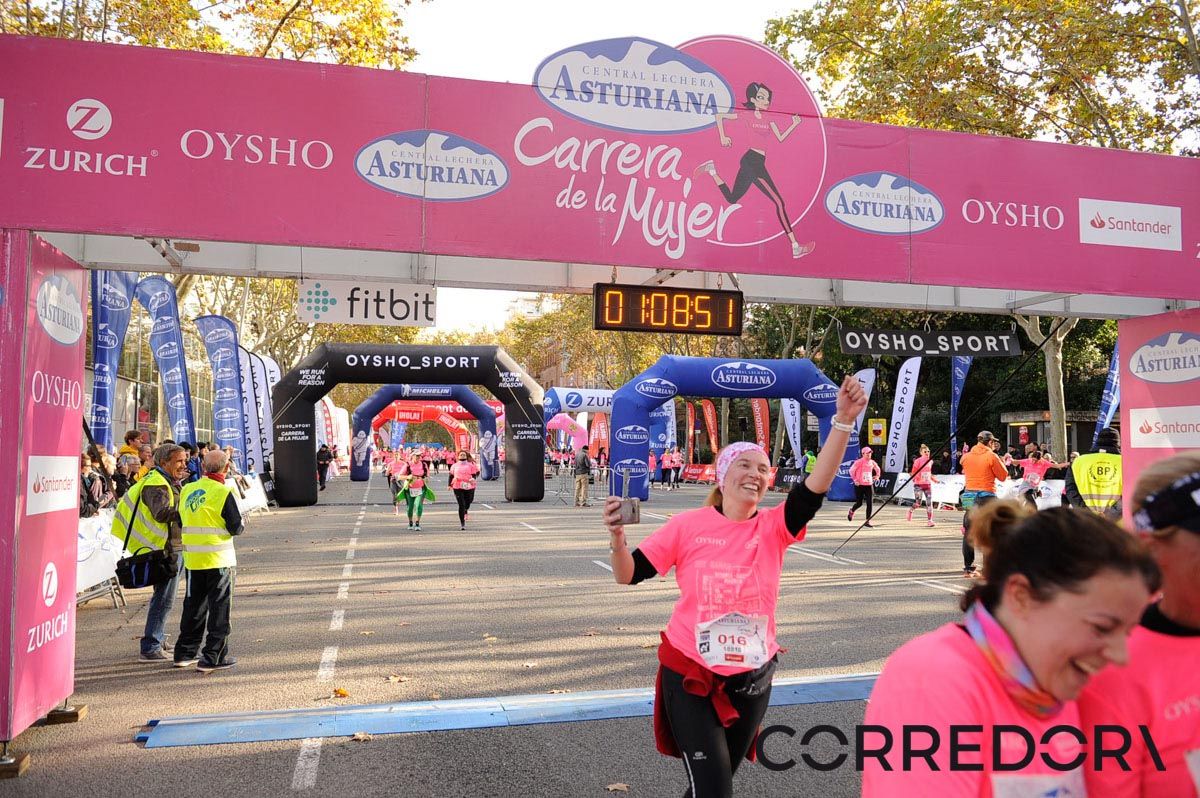 Llegada de la Carrera de la Mujer de Barcelona (ARCO IZQUIERDO 40)