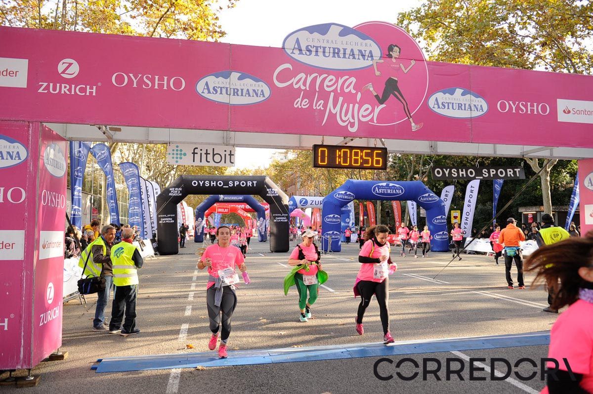Llegada de la Carrera de la Mujer de Barcelona (ARCO IZQUIERDO 40)