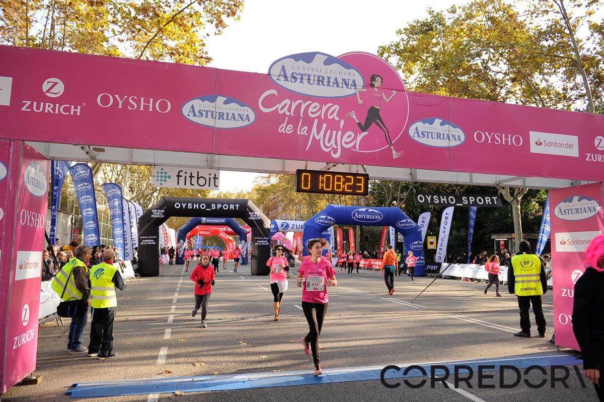 Llegada de la Carrera de la Mujer de Barcelona (ARCO IZQUIERDO 39)