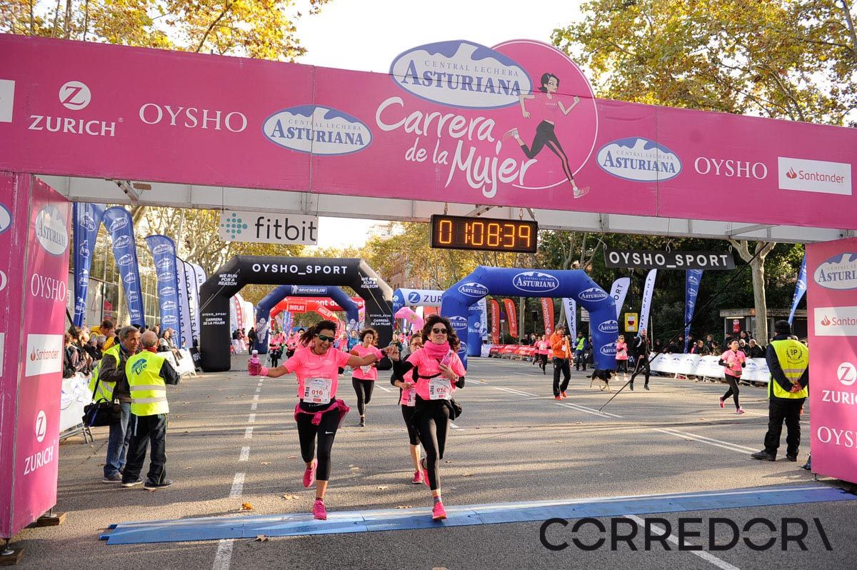 Llegada de la Carrera de la Mujer de Barcelona (ARCO IZQUIERDO 39)