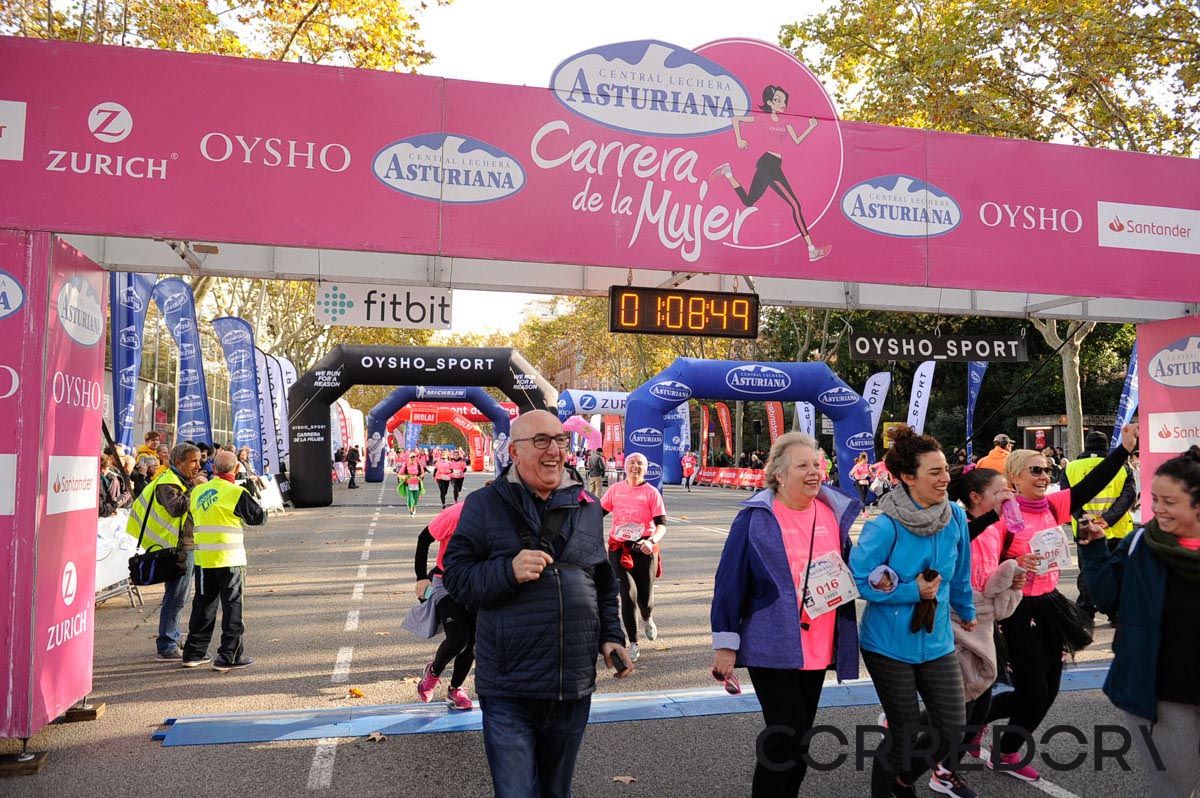 Llegada de la Carrera de la Mujer de Barcelona (ARCO IZQUIERDO 40)