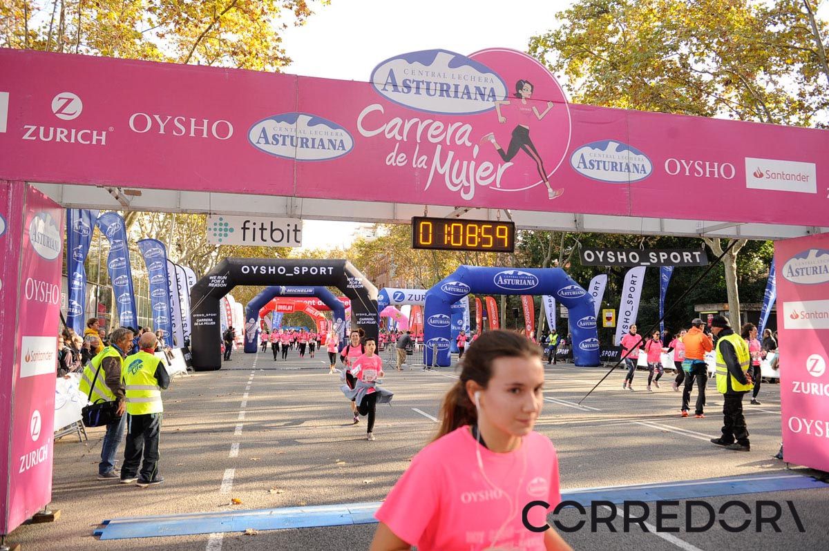 Llegada de la Carrera de la Mujer de Barcelona (ARCO IZQUIERDO 40)