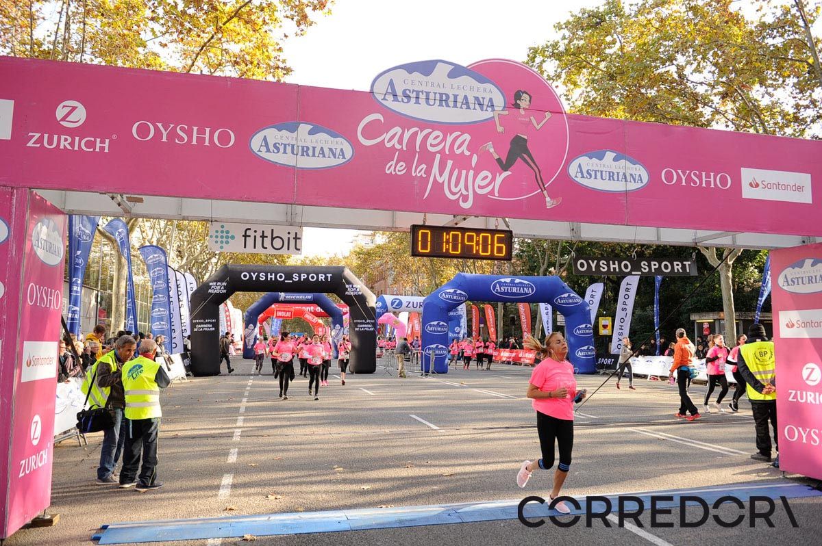Llegada de la Carrera de la Mujer de Barcelona (ARCO IZQUIERDO 40)