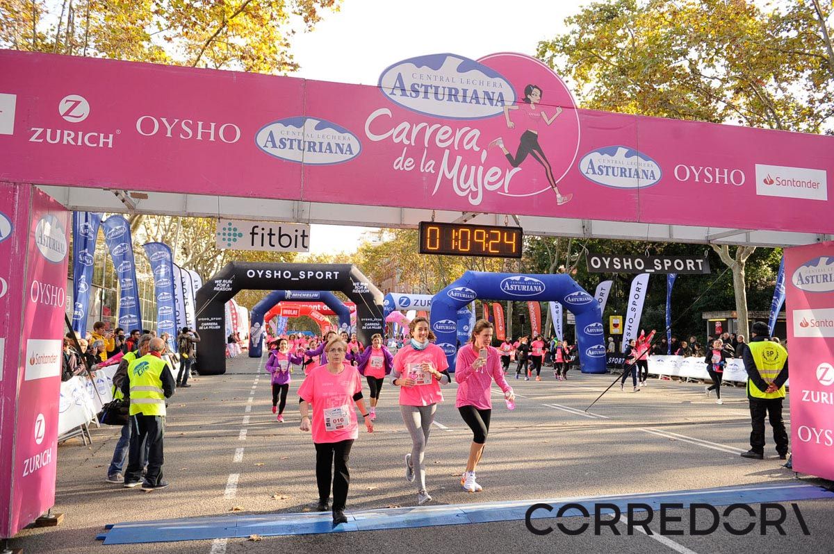 Llegada de la Carrera de la Mujer de Barcelona (ARCO IZQUIERDO 40)